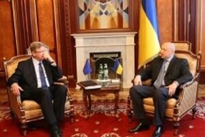 Александр Турчинов и Штефан Фюле провели встречу в Киеве