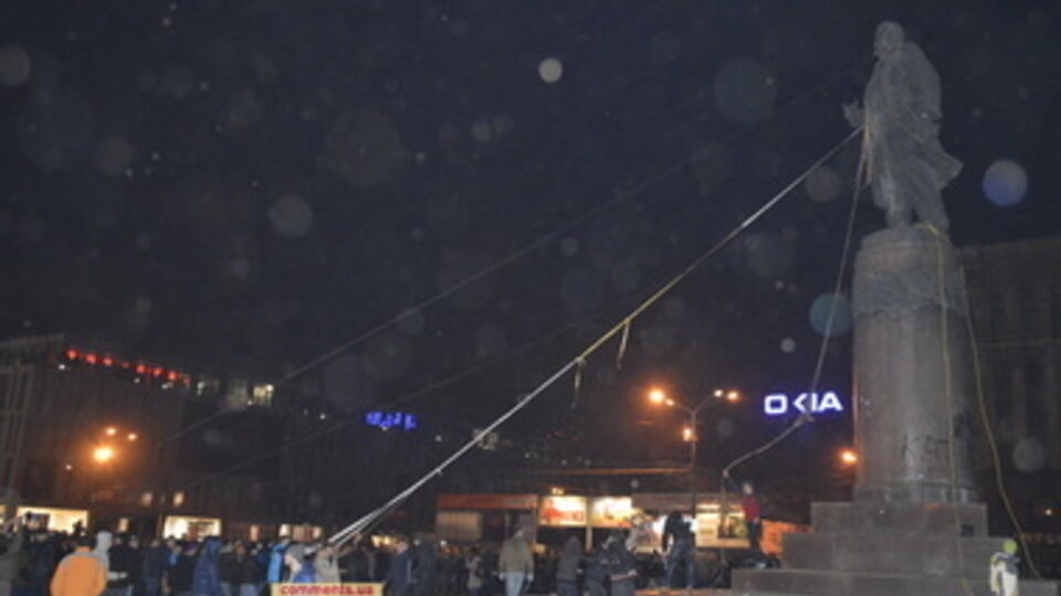 В Днепропетровске решают, оставлять площади имя Ленина или переименовать в "Героев Майдана"