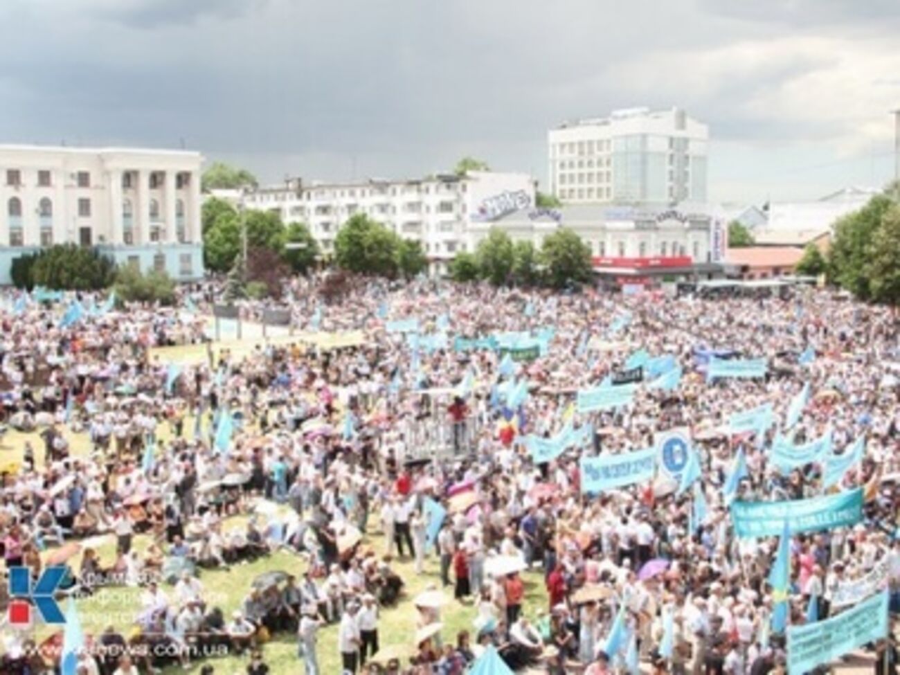 Траурный митинг в Симферополе, 2013 год.