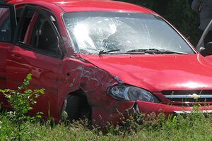 Террористы Луганска обстреляли автомобиль