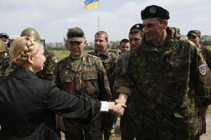 Юлия Тимошенко посетила Хортицкий полк территориальной обороны в Запорожье