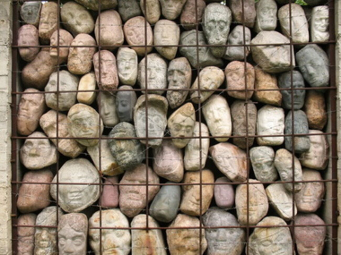 Фрагмент памятника жертвам сталинских репрессий. Он находится в центре Москвы, в парке искусств "Музеон", что на Крымской набережной.&nbsp;