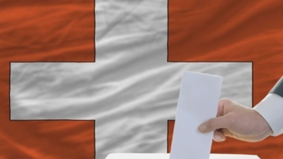 Швейцарцы голосуют за минимальную зарплату