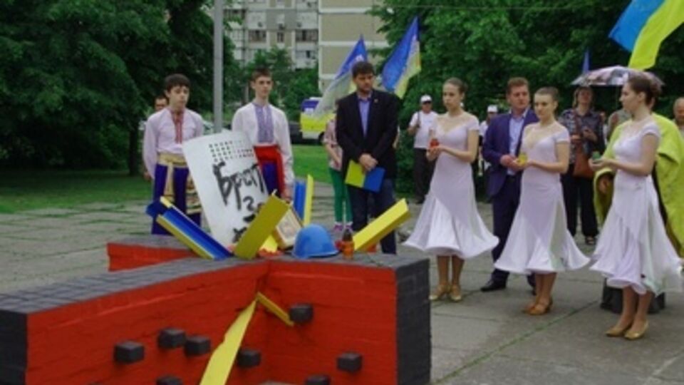 Композицию создали с целью почтить память погибших во время противостояний в Киеве