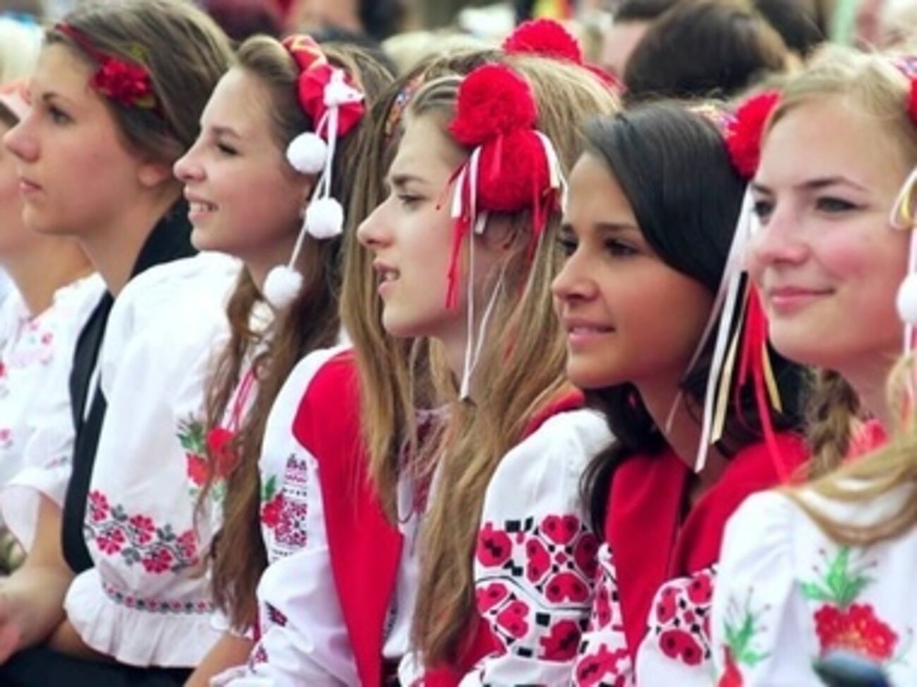Дания присоединилась к маршу в вышиванках