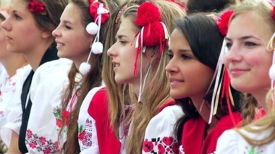 Дания присоединилась к маршу в вышиванках