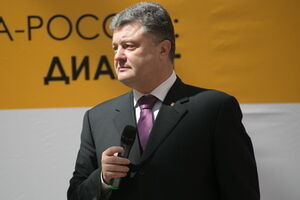 Порошенко остается лидером президентской гонки