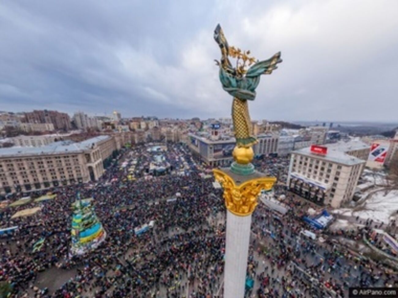 Евромайдан описали в своих стихах больше 30 поэтов