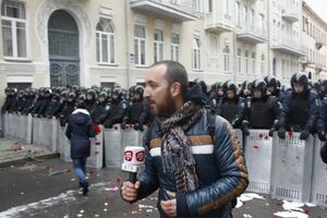 Пашаев не выходит на связь.