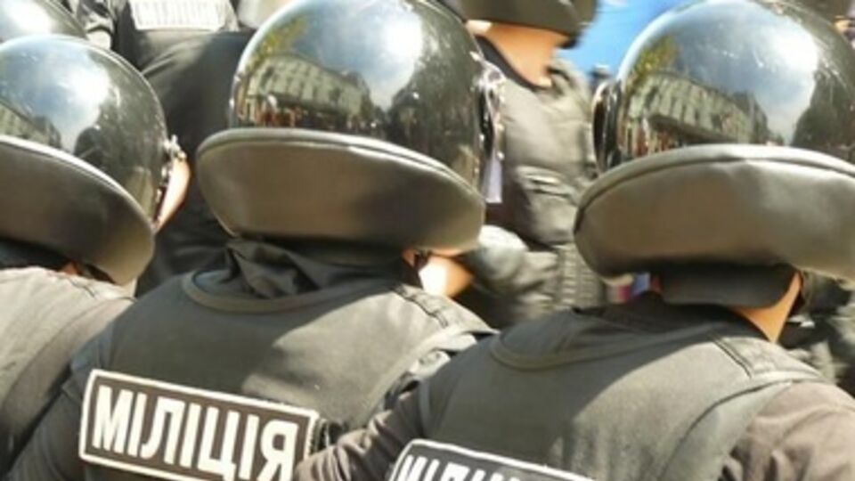 Луганская милиция была вынуждена покинуть Луганск.