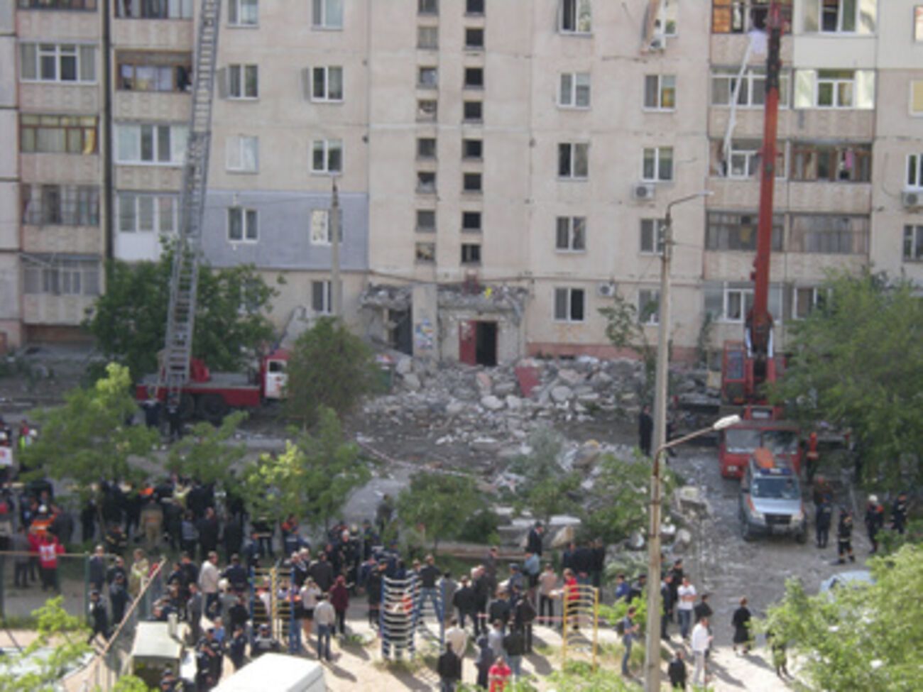 В результате взрыва в десятиэтажном доме были разрушены 18 квартир, еще 7 &ndash; повреждены
