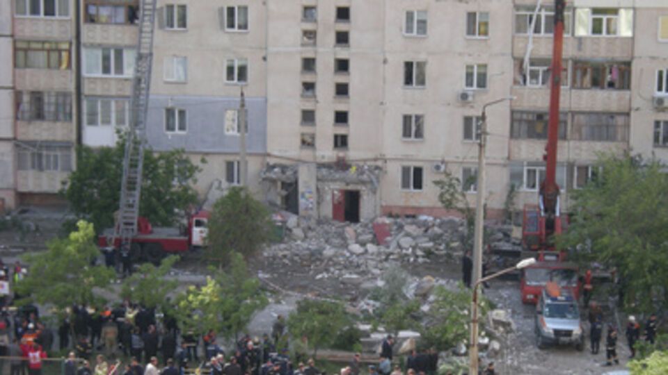 В результате взрыва в десятиэтажном доме были разрушены 18 квартир, еще 7 – повреждены