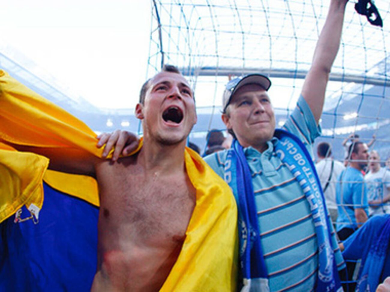 Днепряне празднуют историческую победу.