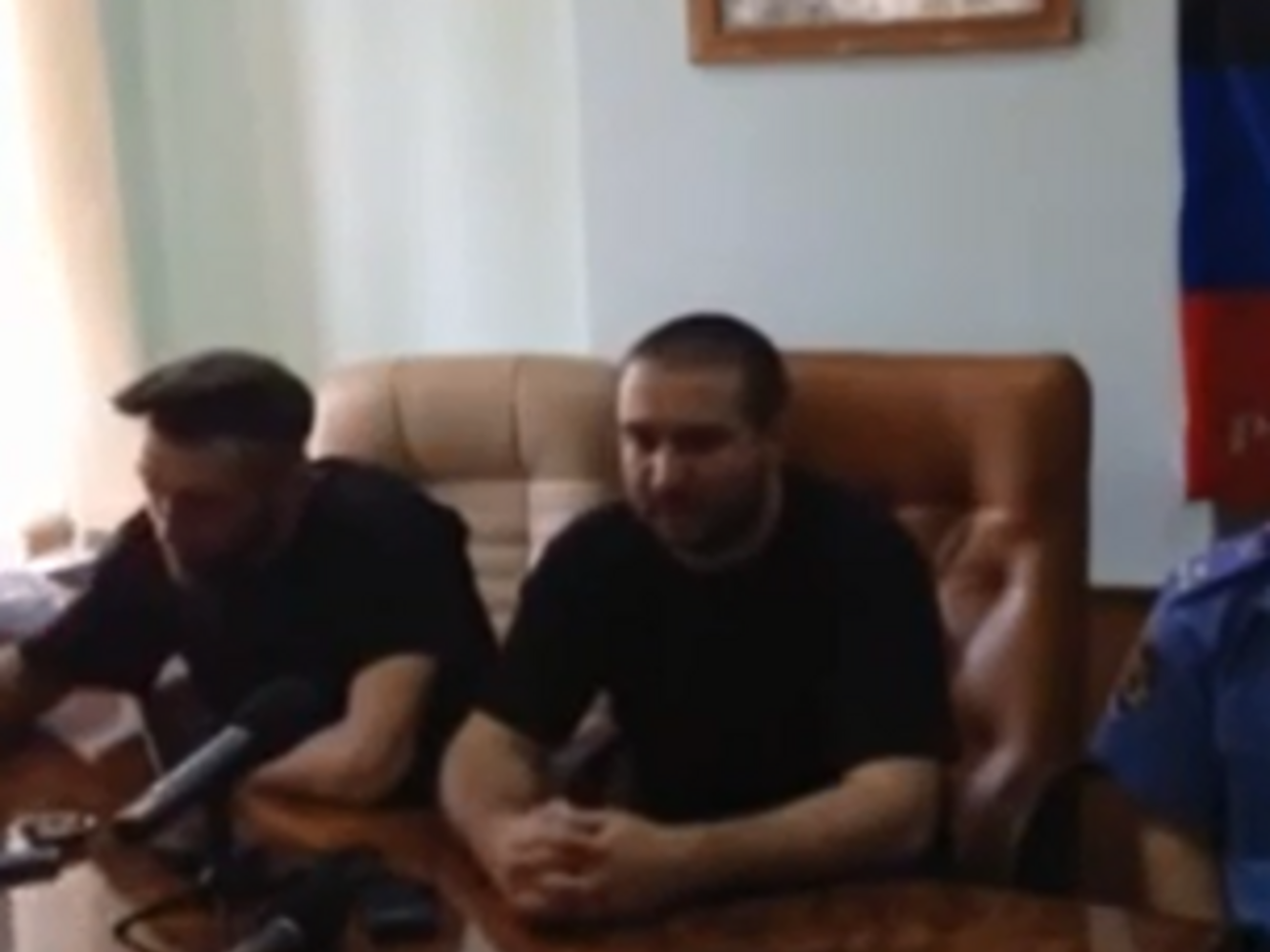 Денис Кузьменко и Андрей Борисов провели пресс-конференцию от имени ДНР в Мариуполе