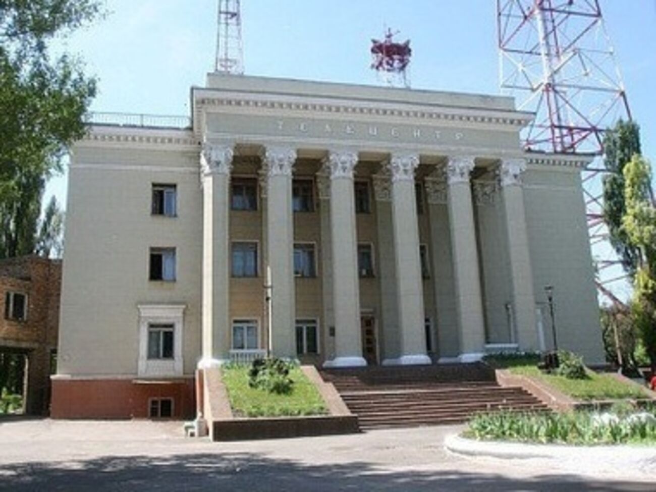 Здание Донецкой областной телерадиокомпании террористы захватили 27 апреля<br /><br />