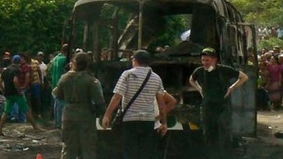 От автобуса остался лишь каркас