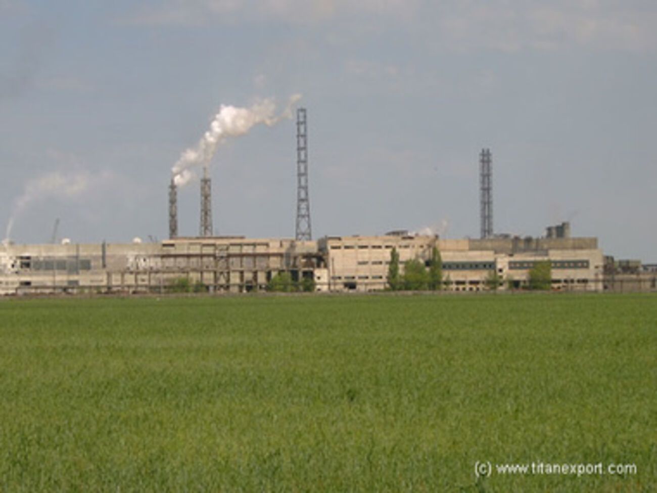 На заводе "Крымский Титан" утверждают, что собираются расширять штат