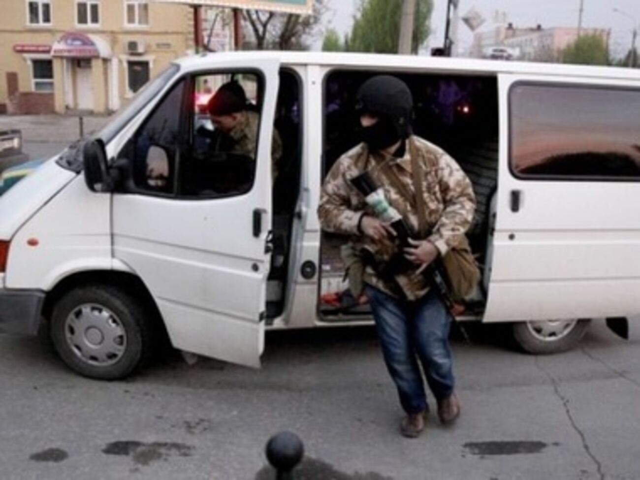 Банки не рискуют везти наличную валюту в Луганск