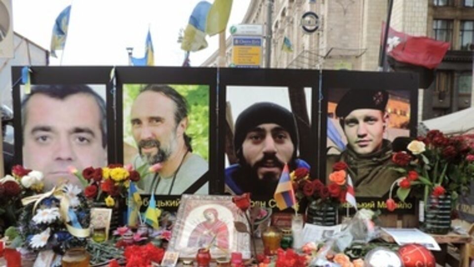 По официальным данным, в ходе акций протестов в Украине с конца ноября 2013 года по февраль 2014 погибли более 100 человек