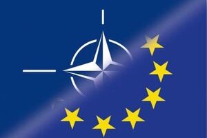 Украинцы выступают за евроинтеграцию, но против вступления в Альянс