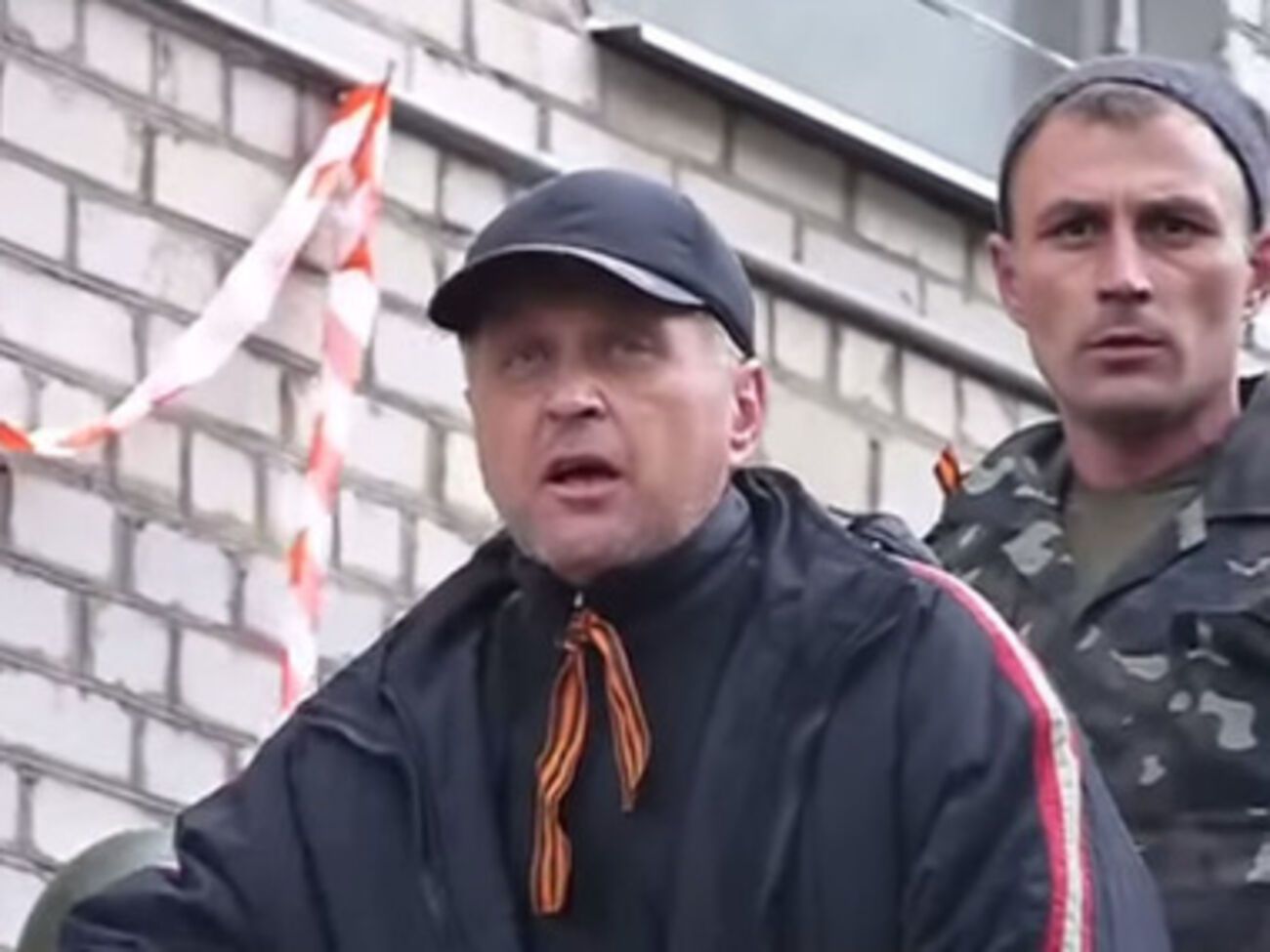 Лидер славянских сепаратистов Вячеслав Пономарев (слева)