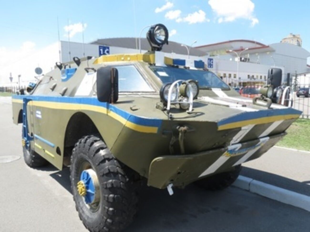 Вооруженные люди пытались похитить технику со складов МВД