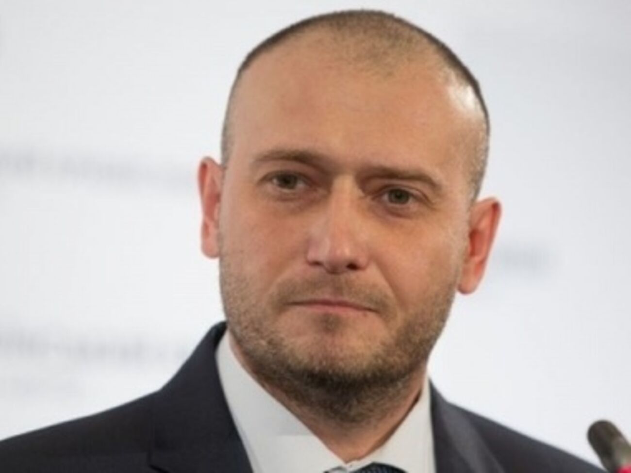 Дмитрий Ярош собирается участвовать в антитеррористической операции