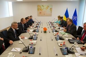 Накануне секретарь СНБО Андрей Парубий встретился с генералом Александром Вершбоу