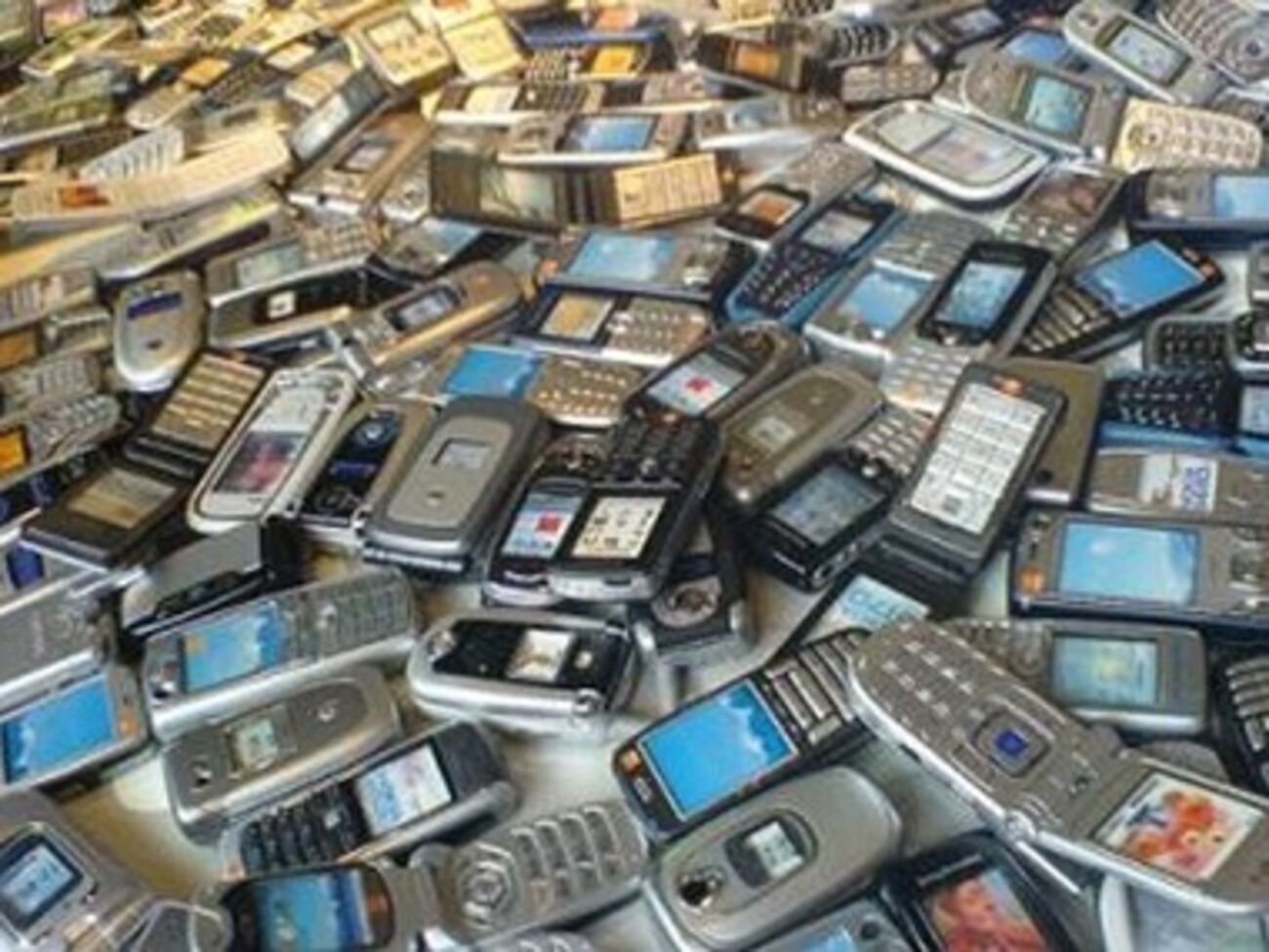 Около 27 % телефонов поставляются в Украину по "серым" схемам