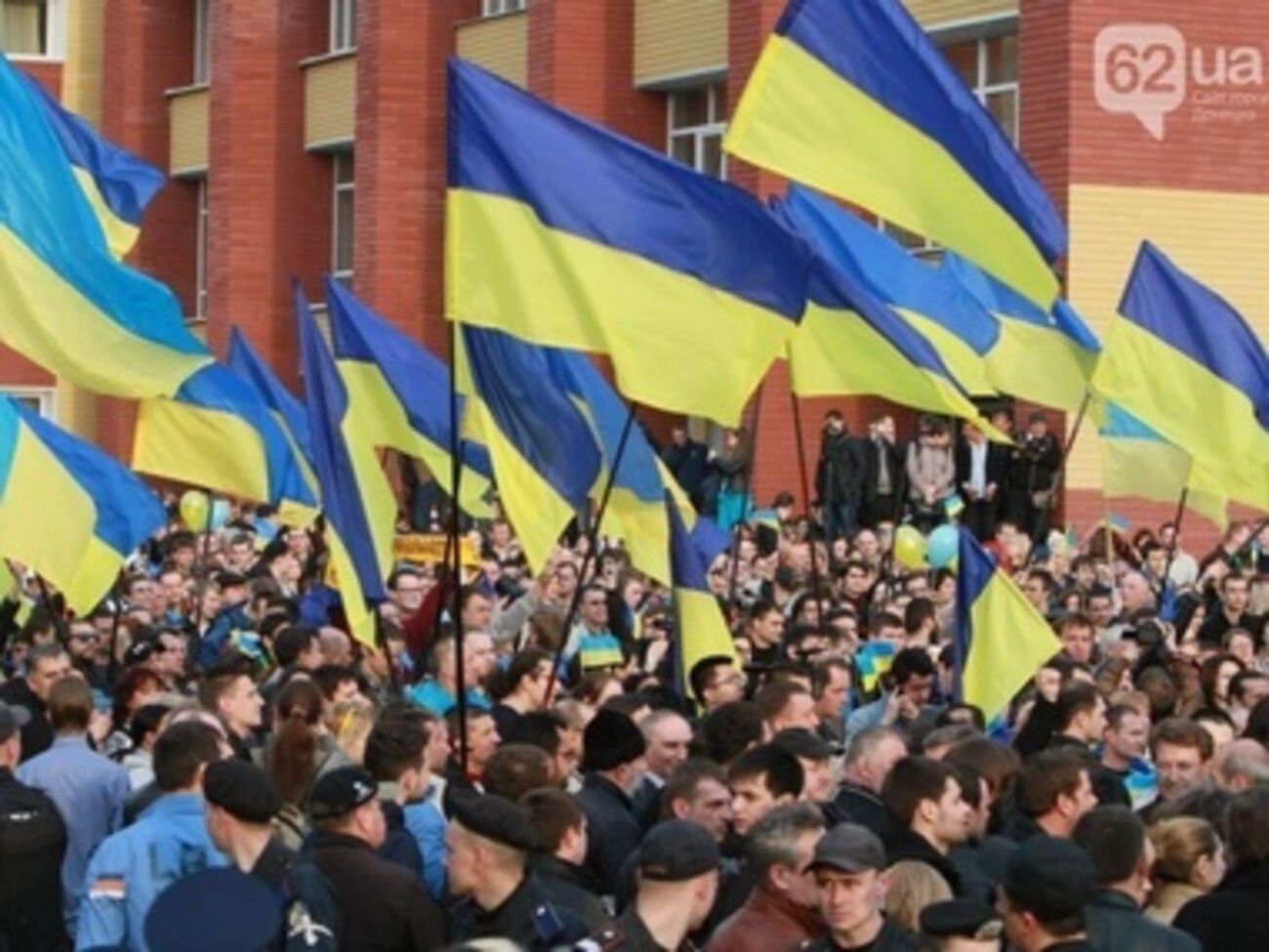 Донецк поддержал единую Украины звоном колоколов и гулом клаксонов