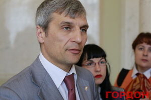 Между Ахметовым и Януковичем существует договоренность, считает Кошулинский