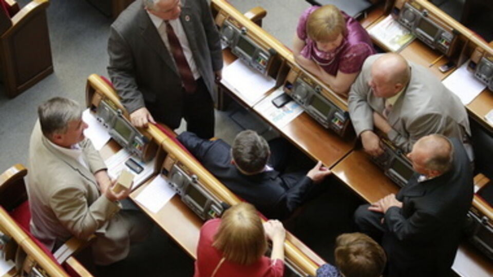 Фракция КПУ обсуждает меморандум в зале заседаний Верховной Рады