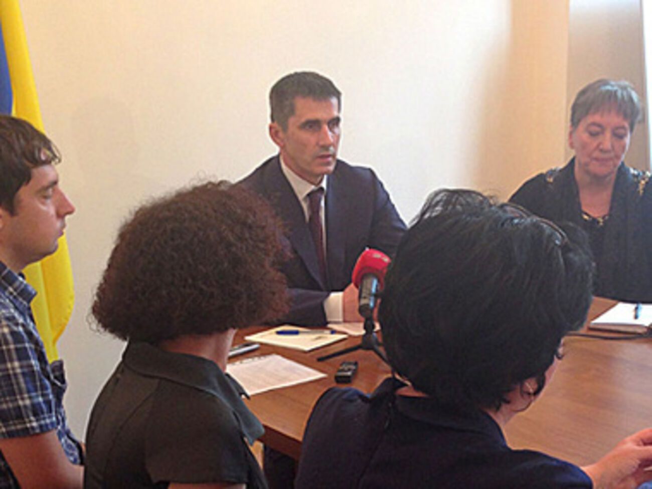 На встрече с родственниками Небесной сотни присутствовали&nbsp;представители Генпрокуратуры, МВД, Минсоцполитики, Минздрава, Минюста,&nbsp;Министерства экономического развития, Министерства финансов, Министерства образования и науки