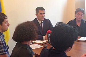 На встрече с родственниками Небесной сотни присутствовали представители Генпрокуратуры, МВД, Минсоцполитики, Минздрава, Минюста, Министерства экономического развития, Министерства финансов, Министерства образования и науки