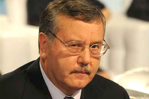 Гриценко уверен, что сепаратисты не смогут забрать у Ахметова его заводы