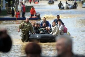 Жители Балкан борются с наводнением