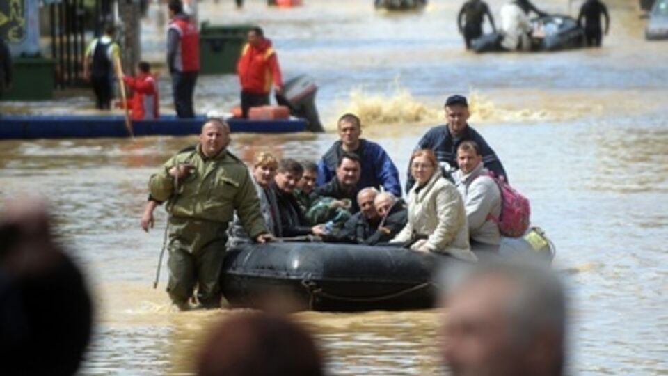 Жители Балкан борются с наводнением