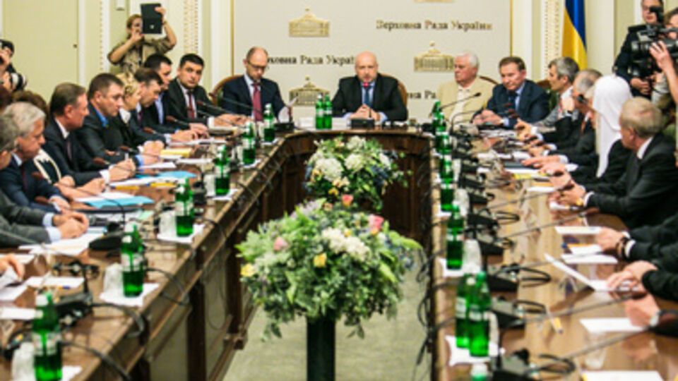 Первый круглый стол состоялся 14 мая в Киеве