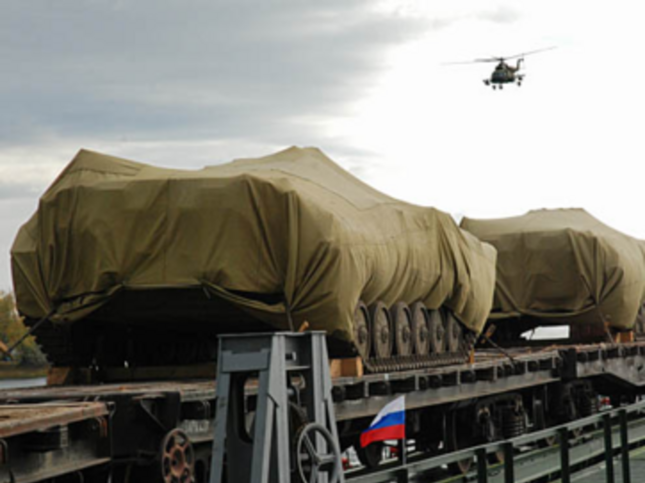 Минобороны РФ: Военные совершают выдвижение на железнодорожные станции и аэродромы