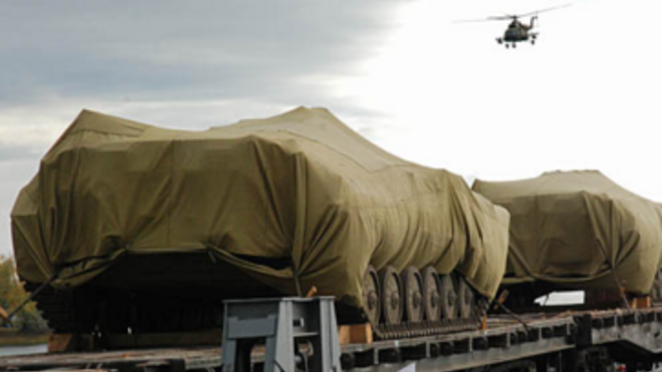 Минобороны РФ: Военные совершают выдвижение на железнодорожные станции и аэродромы