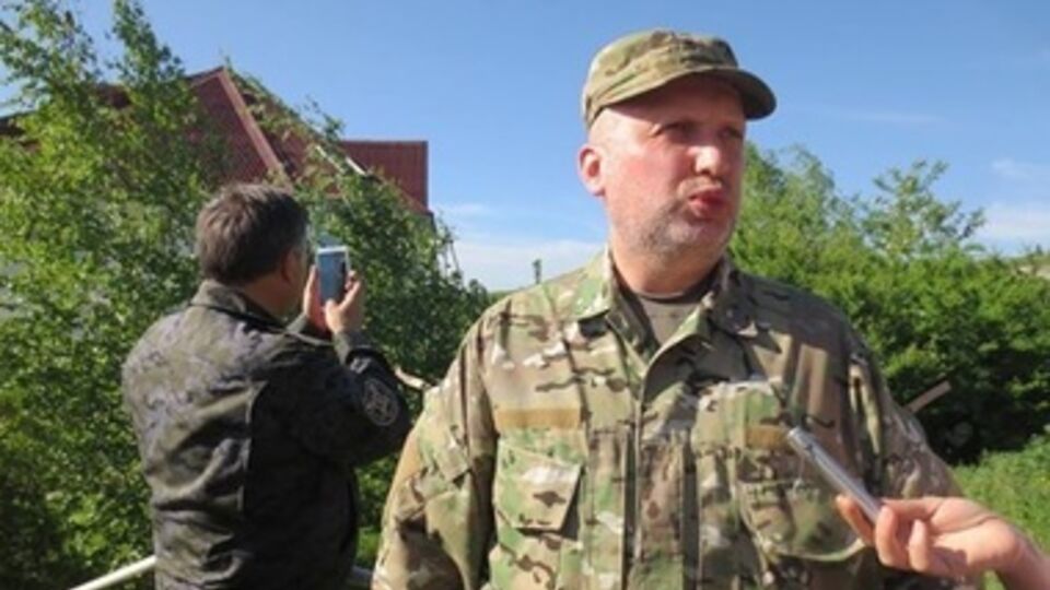 Турчинов прибыл в штаб АТО в Изюме