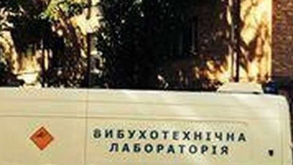 В квартире, где обосновались террористы, работают эксперты