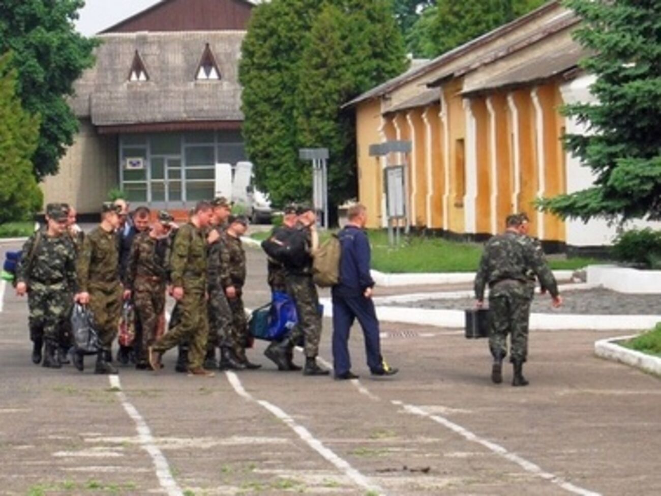 Янукович ушел, проблемы остались. Нынешней эпохой военного популизма мы обязаны агрессии Путина, и вместо одних проблем вынуждены устранять другие