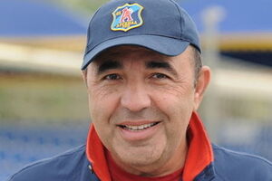 Вновь избранный президент отпразднует месяц эйфории, а потом натолкнется на то, что он не в состоянии распустить парламент, заявил Рабинович