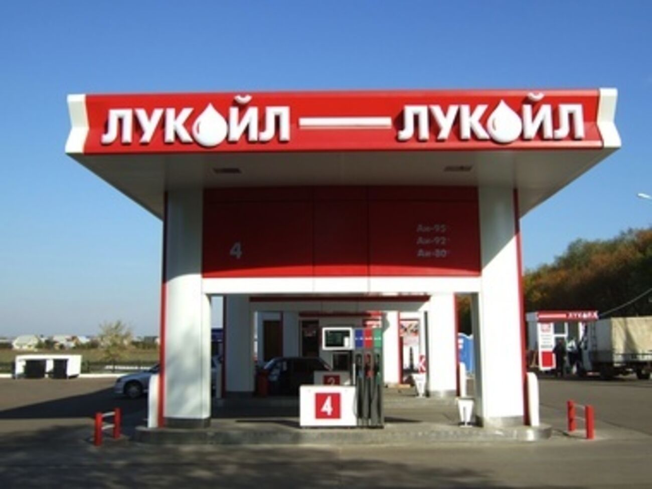 "Лукойл" продал автозаправки, опасаясь международных санкций