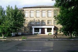 До каникул осталась неделя, но школы в Луганской области уже опустели