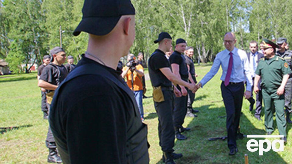 Арсений Яценюк ознакомился с ходом подготовки украинских гвардейцев