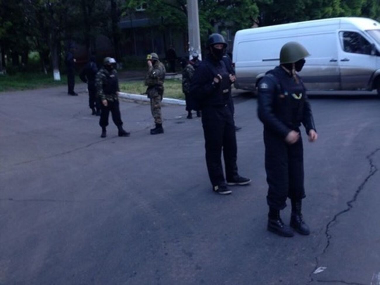 Раненых вывезли на армейский блокпост Красноармейска