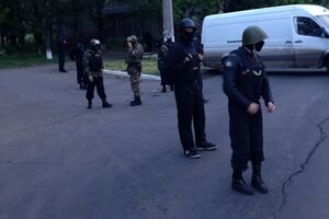 Раненых вывезли на армейский блокпост Красноармейска