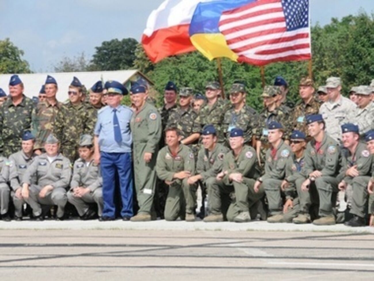 Военные учения в Украине перенесли на неопределенный срок